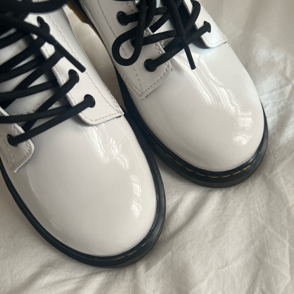 Dr. Martens Kids White and Black Boots - Picture 16 of 16
